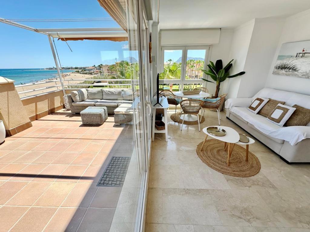 Atico Frontal Al Mar Con Piscina Privada By Homeprive Denia Bagian luar foto