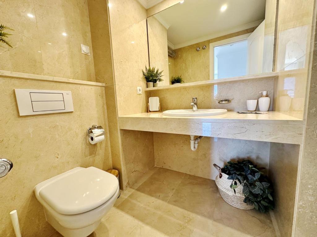Atico Frontal Al Mar Con Piscina Privada By Homeprive Denia Bagian luar foto
